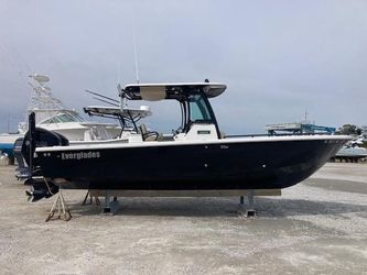 27' Everglades 2019 Yacht For Sale